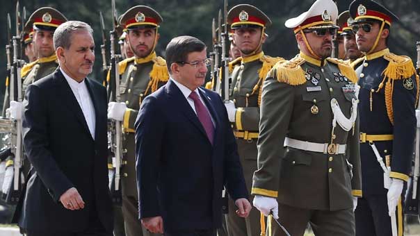 أوغلو من طهران: العلاقات مع إيران جيدة وتطويرها يسهم في حل أزمات المنطقة