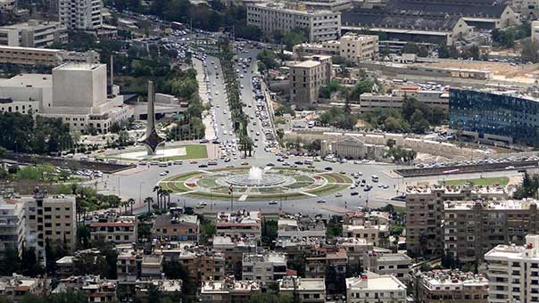 الشارع السوري يغضب لقرار ’التعاون الخليجي’ بحق حزب الله ويعتبره امتدادًا لبني صهيون