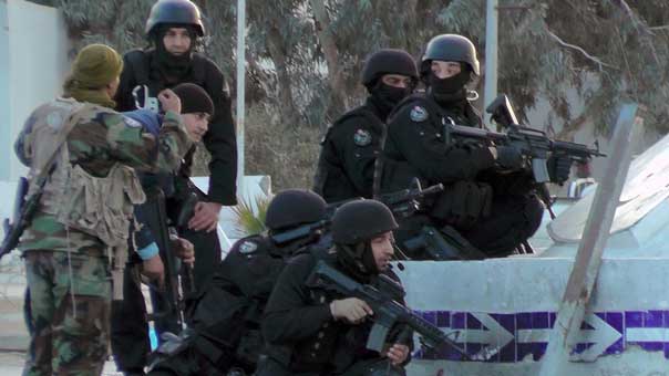 تونس تغلق الحدود مع ليبيا بعد مواجهات دامية مع ارهابيين في بنقردان