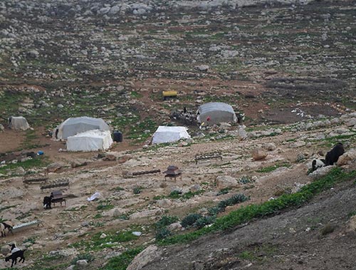 خربة &rsquo;عين الرشاش&rsquo;: حياة بدائية سببها الاحتلال