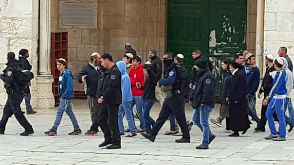 مواجهات مع الاحتلال جنوب نابلس عقب إحراق منزل الشاهد الوحيد على جريمة قتل عائلة &rsquo;دوابشة&rsquo;