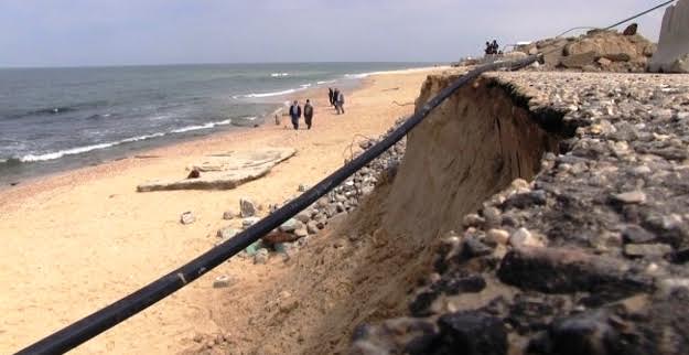 شواطئ قطاع غزة الجنوبية مهددة بالغرق!
