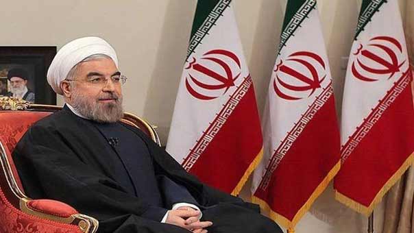 الشيخ روحاني خلال لقائه القائد العام للجيش الباكستاني: قضايا المنطقة لا يمكن ان تحل الا في إطار الحوار