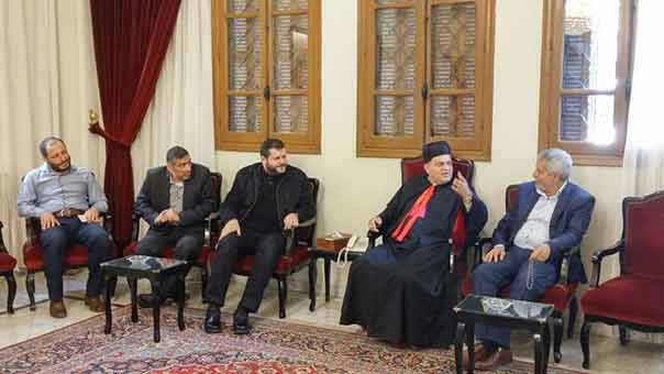 وفد من حزب الله يزور الفعاليات المسيحية في صيدا مهنئاً بعيد الفصح 