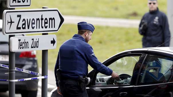 بلجيكا تواصل مطاردة المشتبه به الثالث في تفجيرات مطار بروكسل