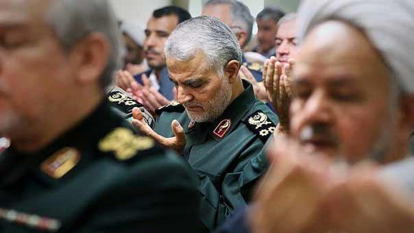 الامام الخامنئي : جيوش بعض الدول في منطقتنا تشريفاتية بحتة هدفها الحفاظ على الحكومة  وأمن الحكام فقط