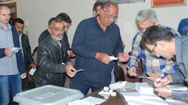 بالصور.. إقبال كثيف للسوريين على صناديق الاقتراع
