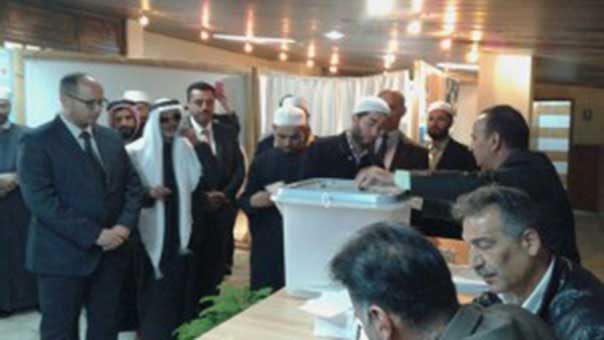 بالصور.. إقبال كثيف للسوريين على صناديق الاقتراع
