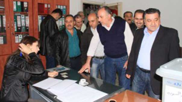 بالصور.. إقبال كثيف للسوريين على صناديق الاقتراع
