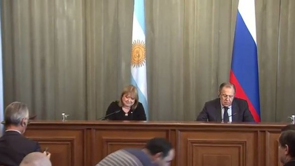 موسكو ترفض الفراغ السياسي قبل وضع دستور جديد وتؤكد تمسكها بسلمية تسوية الازمة السورية 