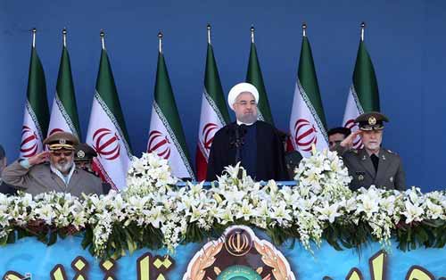 عرض منظومة &rsquo;اس-300&rsquo; في &rsquo;يوم الجيش الايراني&rsquo;.. وروحاني: سندافع عن الشعوب الإسلامية وقواتنا رهن إشارة القائد