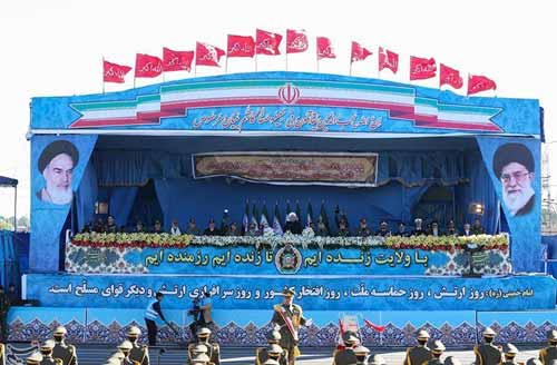 عرض منظومة &rsquo;اس-300&rsquo; في &rsquo;يوم الجيش الايراني&rsquo;.. وروحاني: سندافع عن الشعوب الإسلامية وقواتنا رهن إشارة القائد