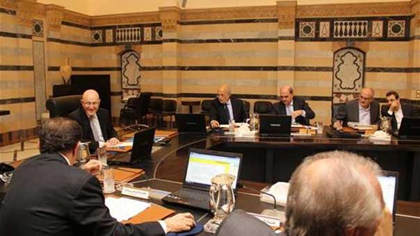 مجلس الوزراء يوافق على التمديد لفليفل وسلام يتابع موضوع امن الدولة