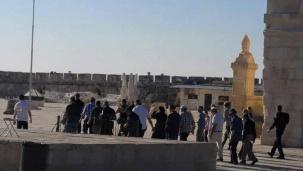 إصابات واعتقالات خلال مواجهات عنيفة في القدس المحتلة .. والعدو يعترف بإصابة اثنين من جنوده