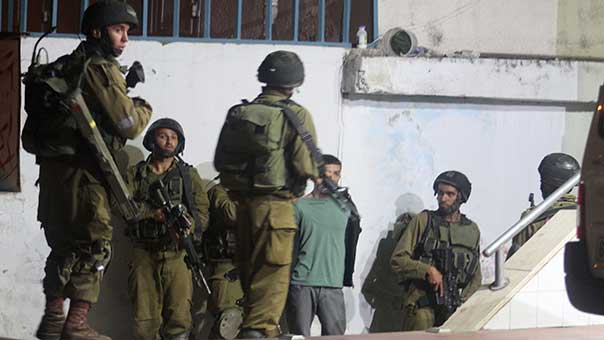 المستوطنون يستبيحون &rsquo;الأقصى&rsquo; بحماية الوحدات الصهيونية الخاصة.. وحملات الاعتقال تطال أسيرين محررين