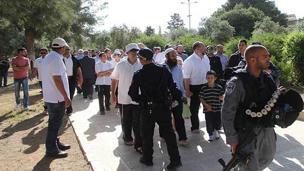 المستوطنون يستبيحون &rsquo;الأقصى&rsquo; بحماية الوحدات الصهيونية الخاصة.. وحملات الاعتقال تطال أسيرين محررين