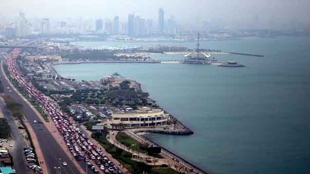 الكويت تبعد عشرات آلاف الأجانب