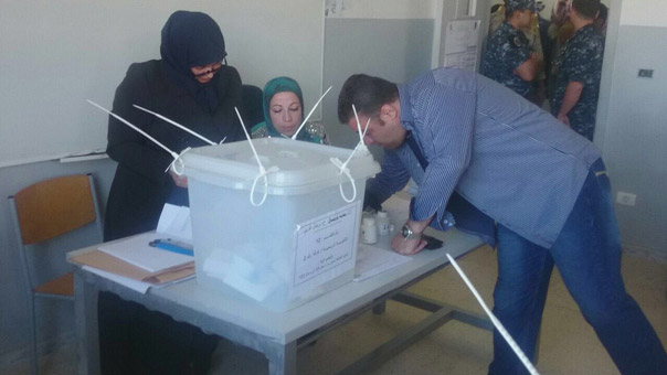 يوم انتخابي طويل.. حماوة لافتة وإقبال كثيف في البقاع وبرودة انتخابية في بيروت   