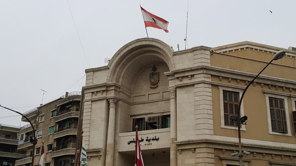 ما بين اشرف ريفي وتيار المستقبل : ابعد من معركة بلدية 