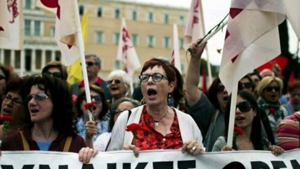 البرلمان اليوناني يقر إصلاحا غير شعبي لنظام التقاعد وسط تظاهراتٍ معارضة