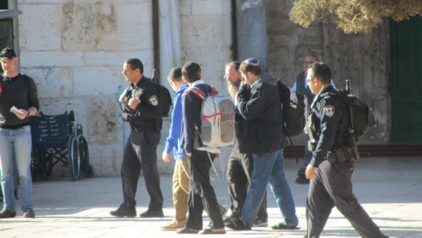 بعد إصابة ضابط صهيوني بجروح خطيرة.. الاحتلال يشدد إجراءاته الأمنية في القدس المحتلة!