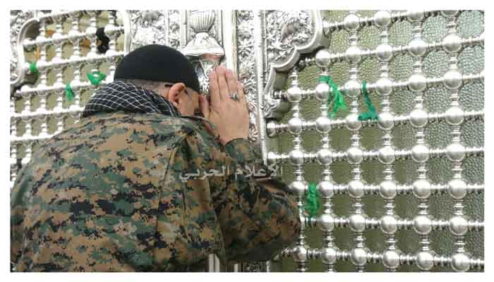 الشهيد القائد عند ضريح السيدة زينب (ع)