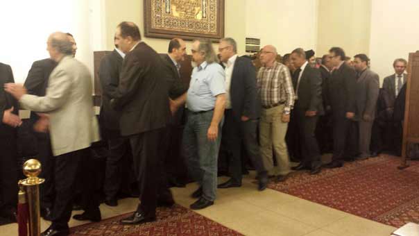 حزب الله يستكمل تقبل العزاء والتبريك باستشهاد القائد الكبير مصطفى بدر الدين