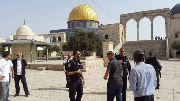 الاحتلال يعتقل وزيراً سابقاً وقيادياً &rsquo;حمساوياً&rsquo; خلال مداهمات بالضفة.. وهدم منزل في القدس بذريعة عدم الترخيص