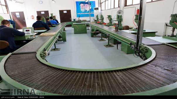 إيران تفتتح مصانع لإنتاج أسلحة فردية متطورة