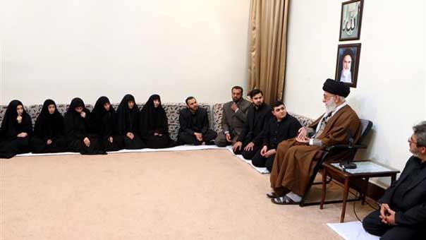 الإمام الخامنئي يستقبل عائلة الشهيد القائد مصطفى بدر الدين