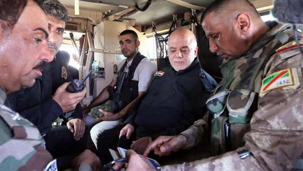 العبادي بالزيّ العسكري في غرفة عمليات الفلوجة: الشعب العراقي يترقب ما يحققه الجنود والنصر بيدنا