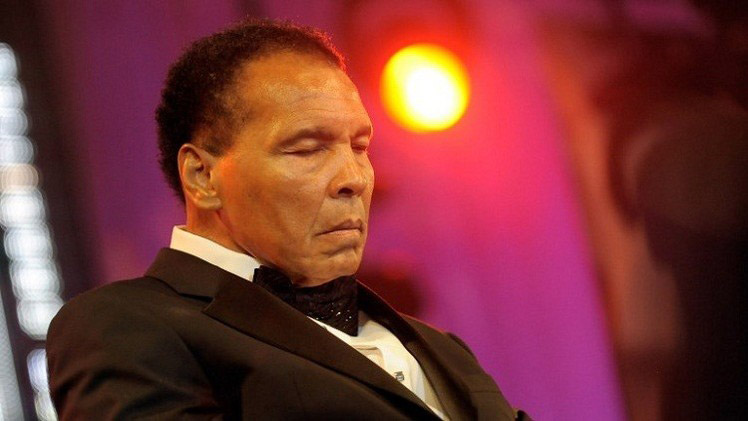 وفاة أسطورة الملاكمة محمد علي كلاي