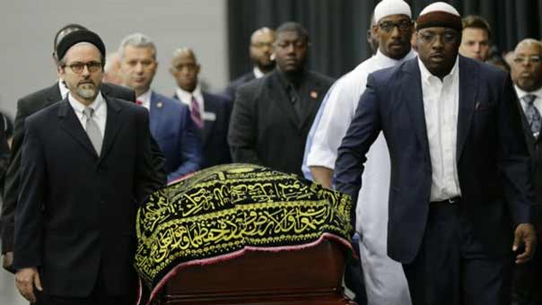 عشرات الآلاف شيعوا أسطورة الملاكمة محمد علي كلاي إلى مثواه الأخير