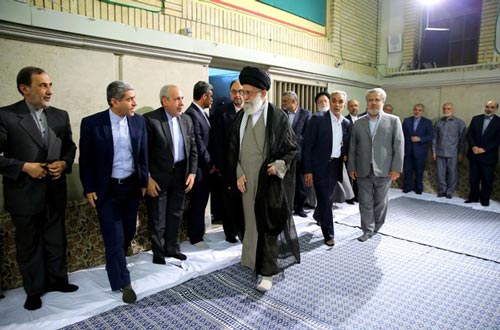 الإمام الخامنئي: إذا مزّق الاميركيون الاتفاق النووي فاننا سنحرقه