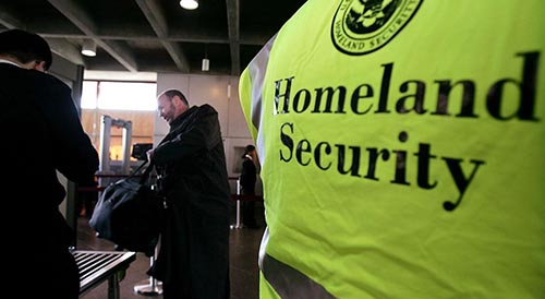 موظف في وزارة الأمن القومي الأميركي خطط لاستهدافها