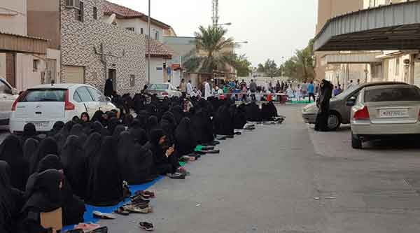 اعتصام شعبي مفتوح أمام منزل آية الله قاسم