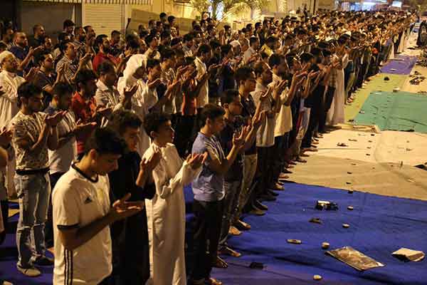 اعتصام شعبي مفتوح أمام منزل آية الله قاسم