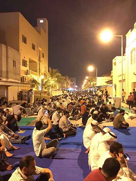 اعتصام شعبي مفتوح أمام منزل آية الله قاسم