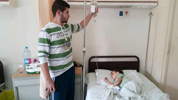 وفاة طفل وإصابة افراد عائلته بتسمم..يكشف عن مشكلة في اللحوم في عكار