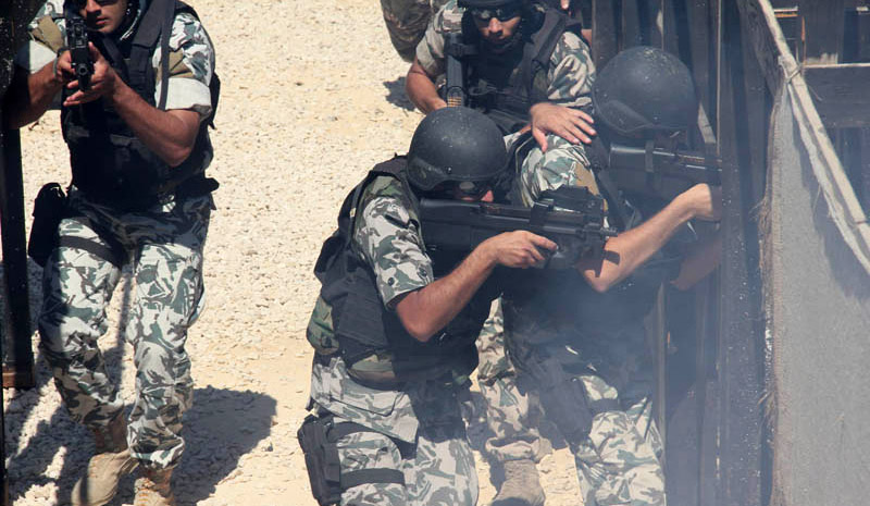 عملية استباقية نوعية للأمن العام: مداهمة أحد أوكار الإرهابيين في وادي عطا بعرسال والعثور على حزام ناسف وأسلحة