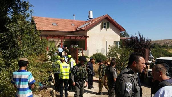 إصابة صهيونيين أحدهما &rsquo;عنصر أمن&rsquo; بجراح حرجة في عملية طعن داخل مستعمرة &rsquo;كريات أربع&rsquo; بالخليل