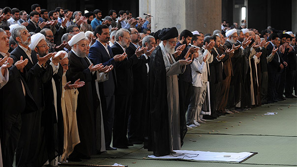 الامام الخامنئي: هدف أمريكا من إيجاد الكوارث في المنطقة هو دفع القضية الفلسطينية الى النسيان