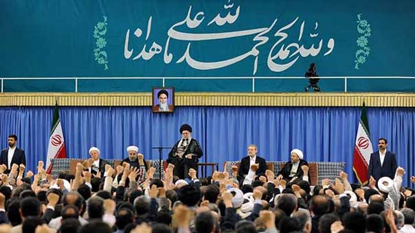 الامام الخامنئي: هدف أمريكا من إيجاد الكوارث في المنطقة هو دفع القضية الفلسطينية الى النسيان