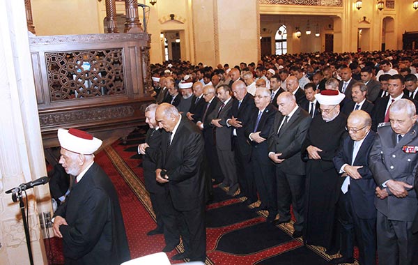 عيد الفطر في لبنان: عوائل الشهداء يعايدون أبناءهم.. وأئمة المساجد شددوا على الوحدة