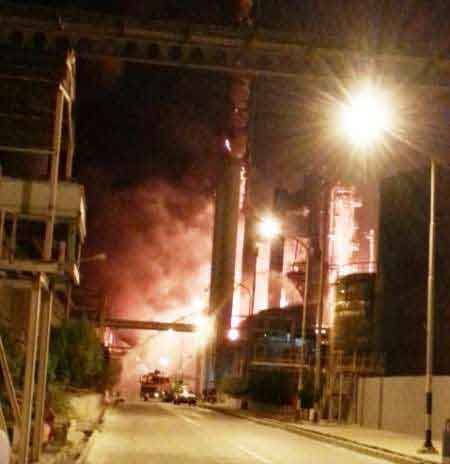 إيران: إخماد حريق في مجمع &rsquo;بوعلي سينا&rsquo; للبتروكيماويات في ميناء ماهشهر