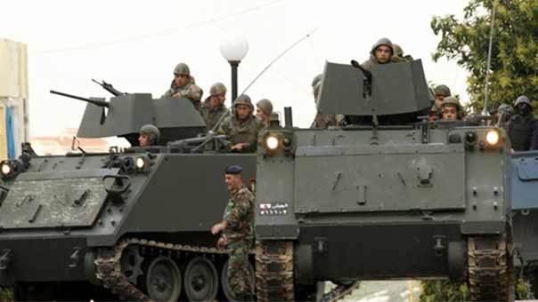 مخابرات الجيش اللبناني توقف مطلوبًا خطيرًا في مخيم المية ومية في صيدا