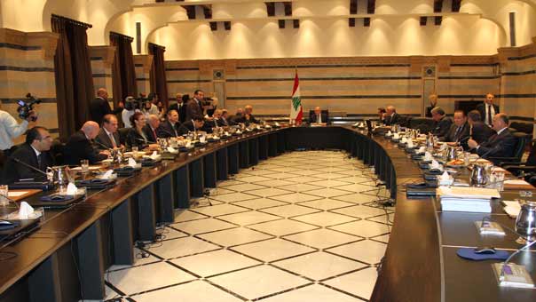 الحكومة تبحث الوضع المالي الصعب..وخليل: إقرار الموازنة بداية الحل