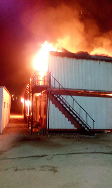 موظفو سعودي أوجيه في جدة يحرقون مكان سكنهم في مجمع الشركة احتجاجاً على عدم دفع الرواتب