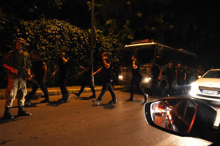 مقتل وجرح واعتقال المئات في محاولة انقلاب نفذتها قوات جوية وبريّة في تركيا