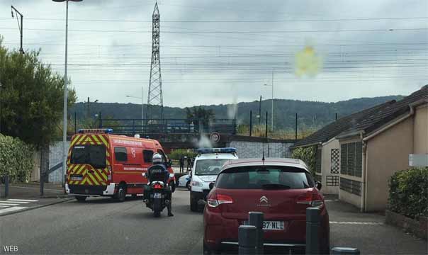 تنظيم &rsquo;داعش&rsquo; يتبنى عملية احتجاز رهائن وذبح كاهن في فرنسا